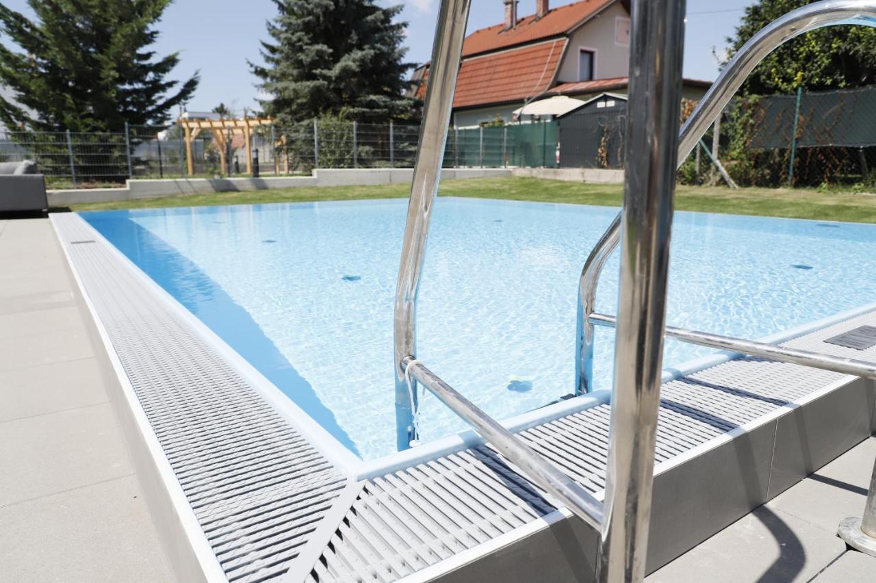 Balcony/Pool/Free Parking Garage Studio Bécs Kültér fotó
